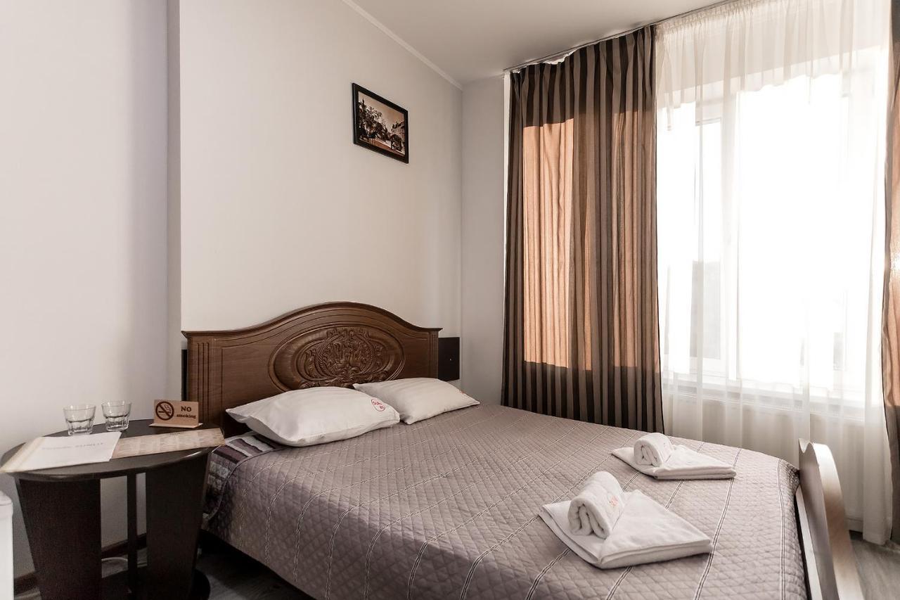 Sunlit Hotel Ivano-Frankivszk Kültér fotó