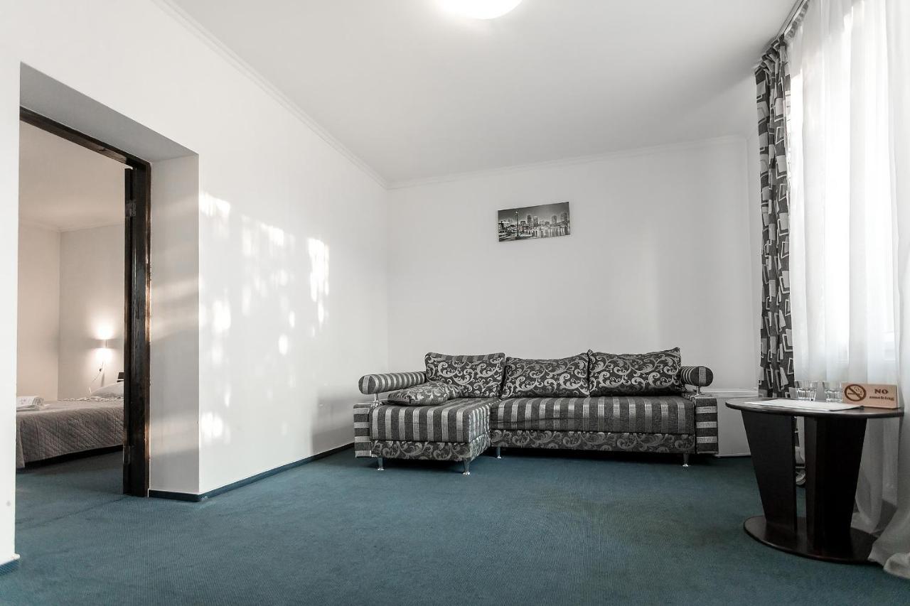 Sunlit Hotel Ivano-Frankivszk Kültér fotó