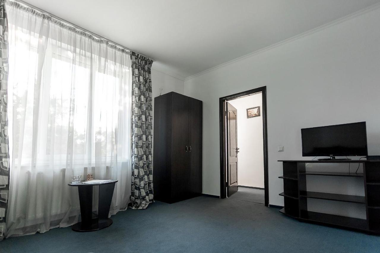 Sunlit Hotel Ivano-Frankivszk Kültér fotó